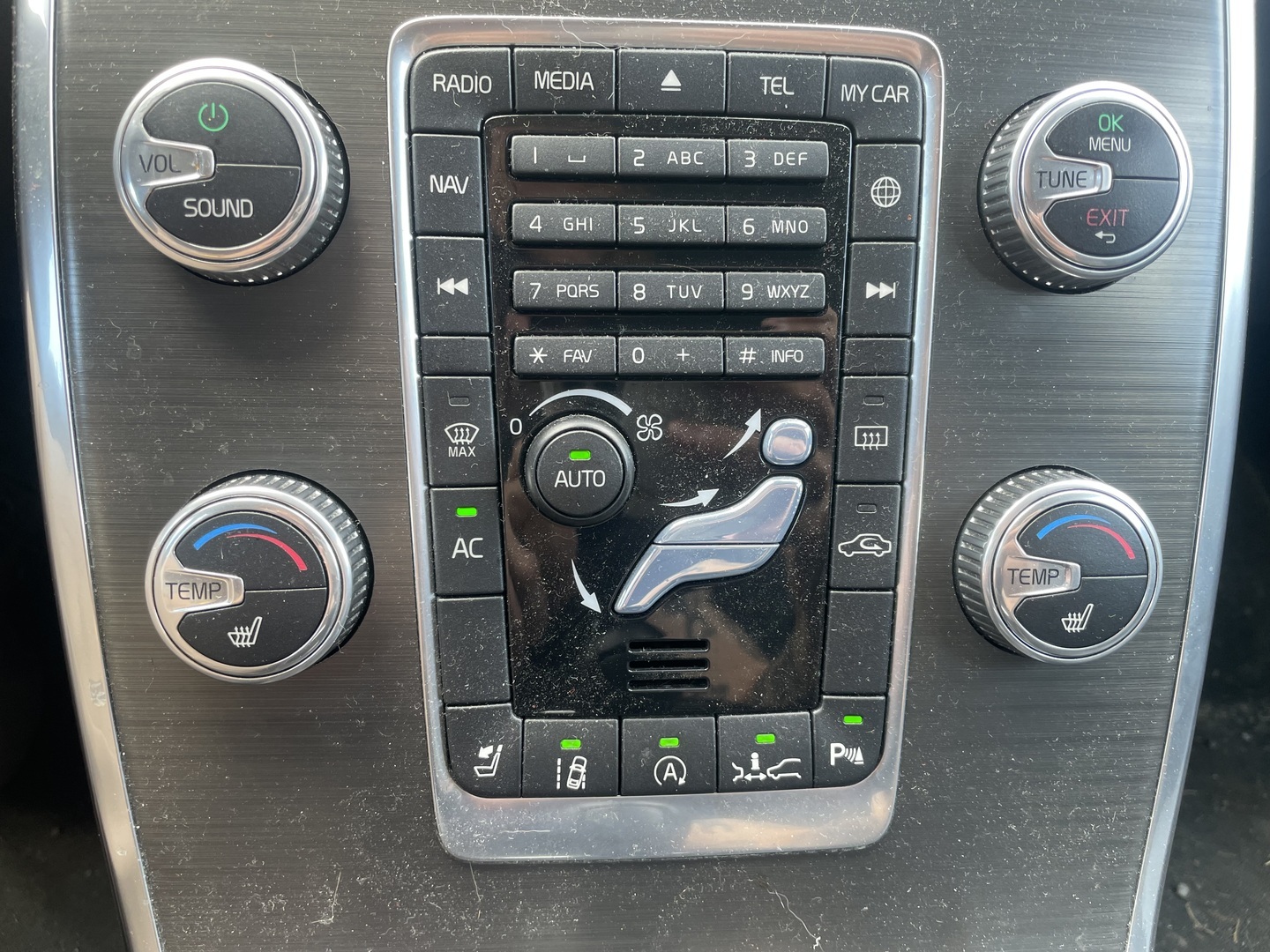 VOLVO V70 2014