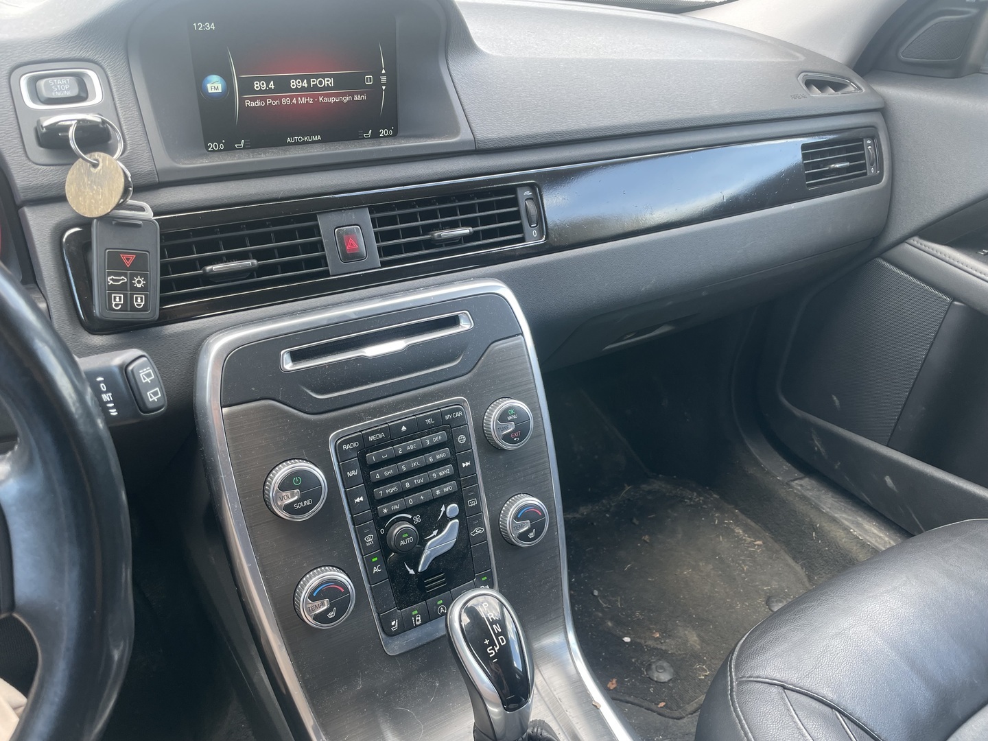 VOLVO V70 2014