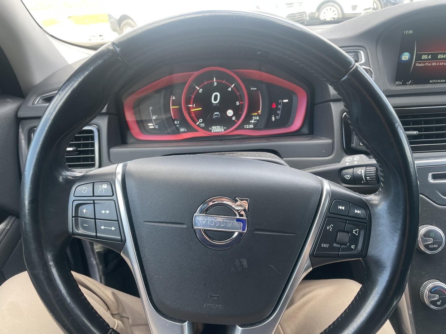 VOLVO V70 2014