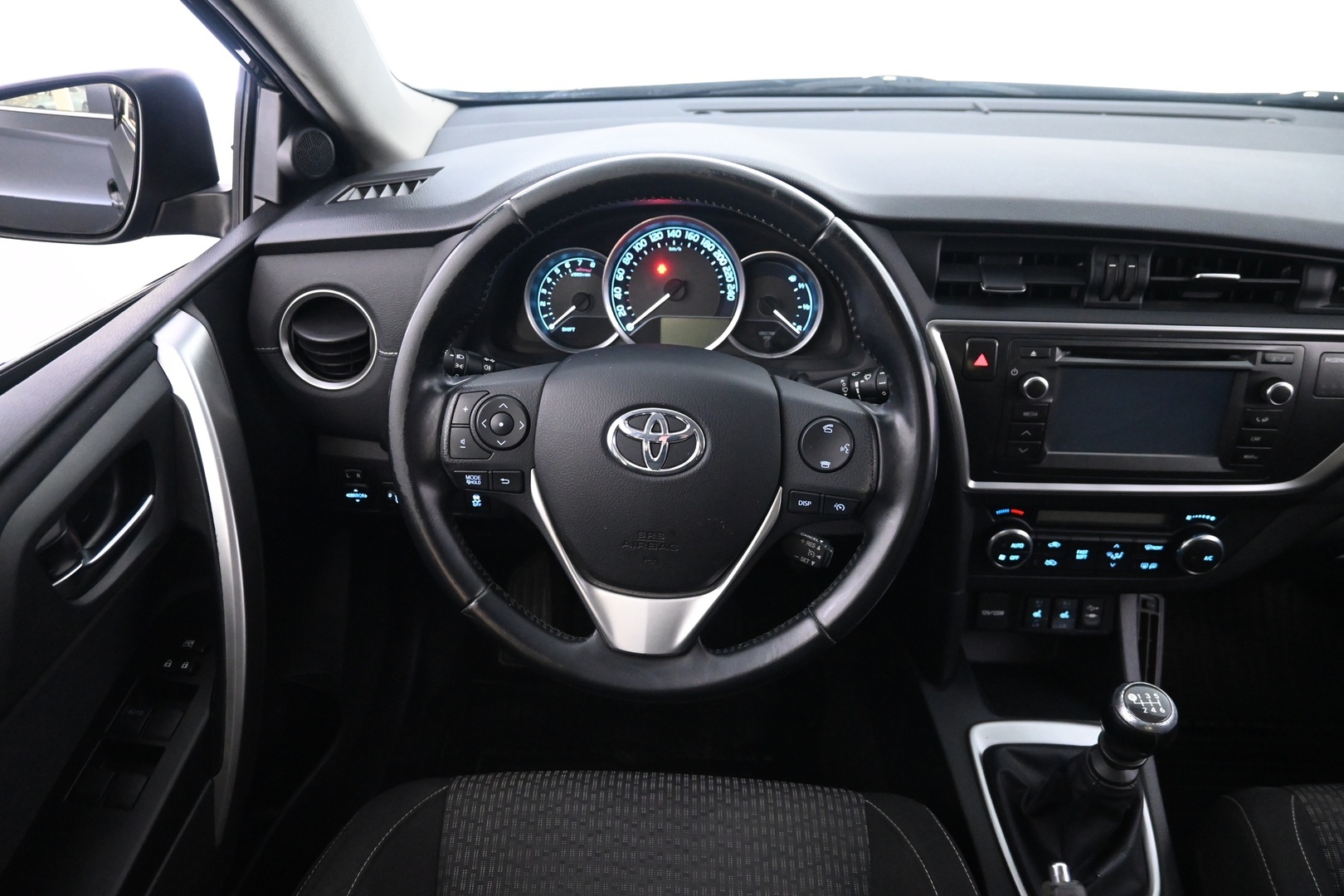 TOYOTA Auris 2014