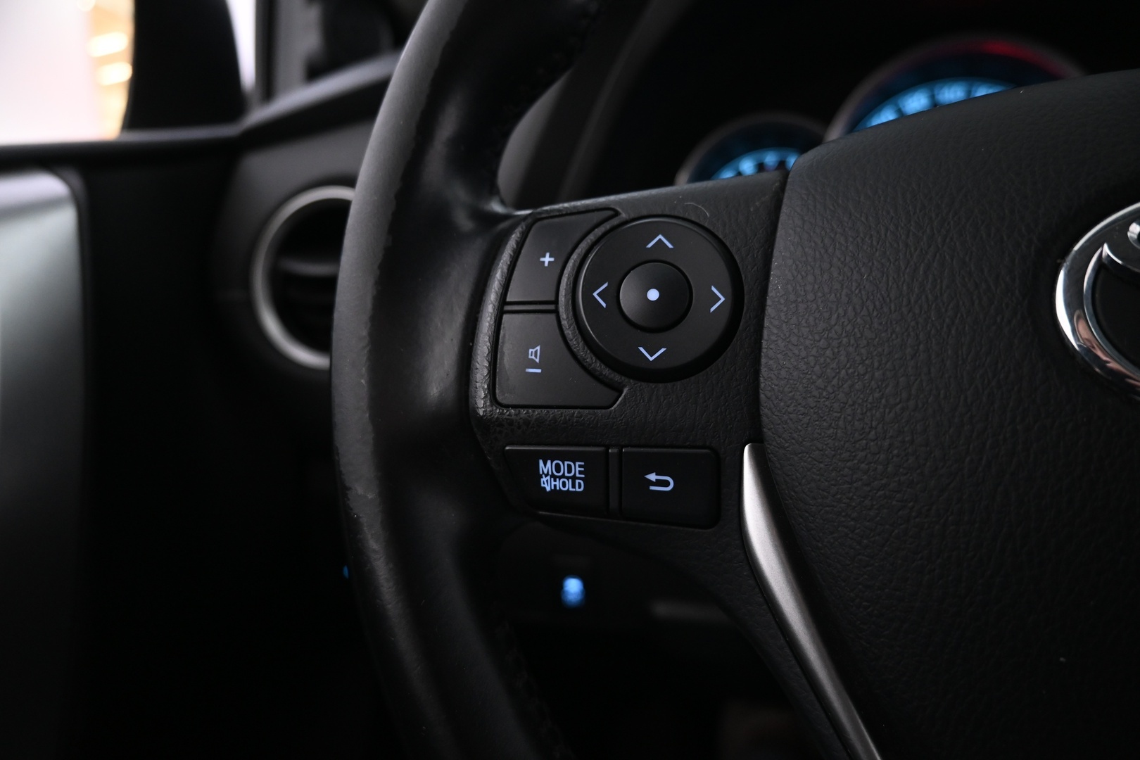 TOYOTA Auris 2014