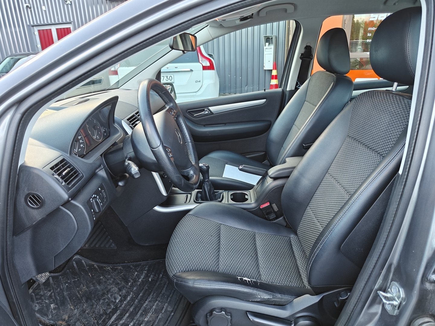 MERCEDES-BENZ A 2012