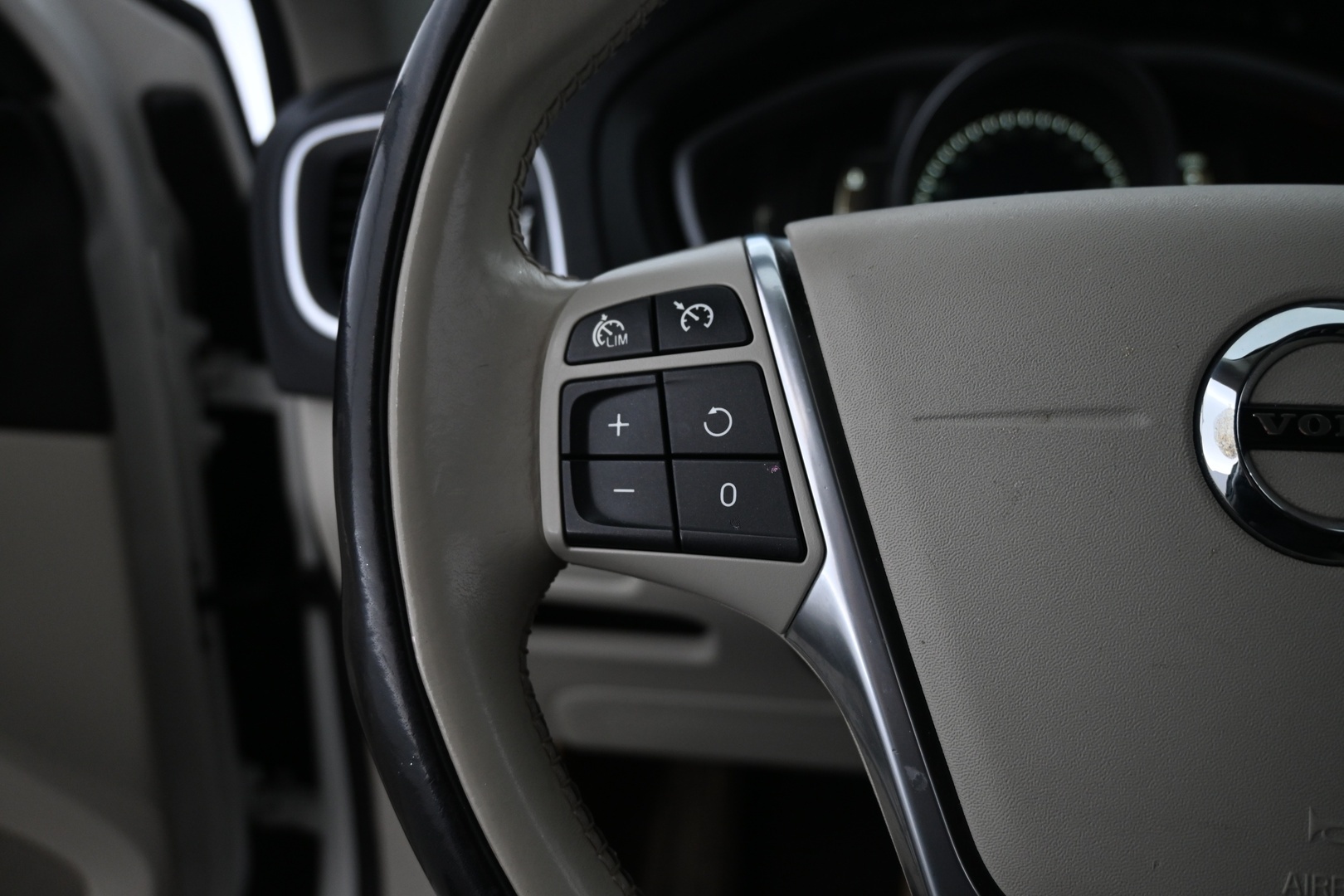 VOLVO V40 Cross Country 2017