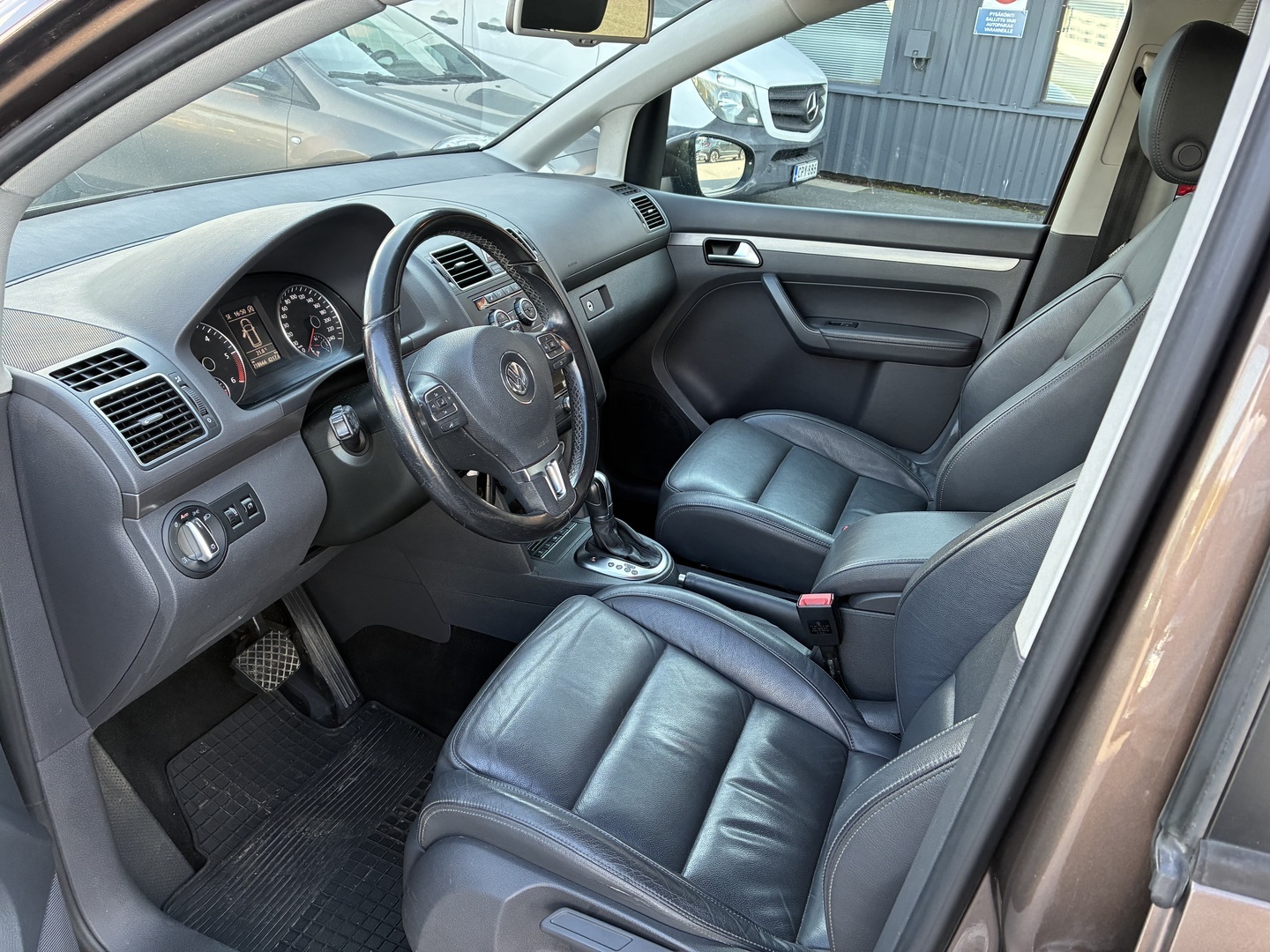 VOLKSWAGEN Touran 2014