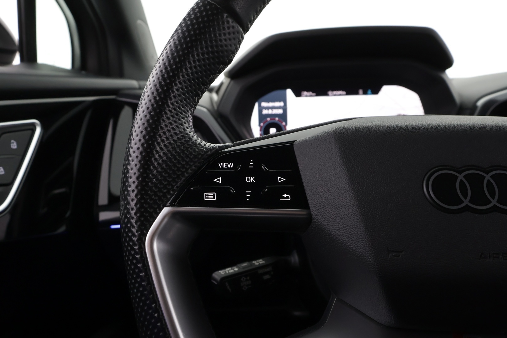 AUDI Q4 e-tron 2022