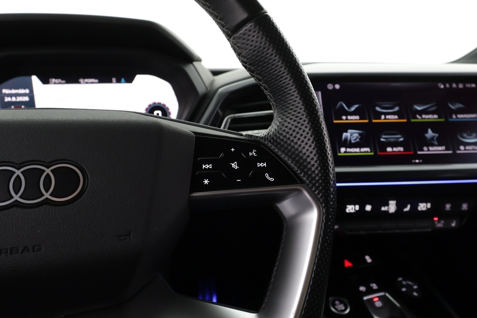 AUDI Q4 e-tron 2022