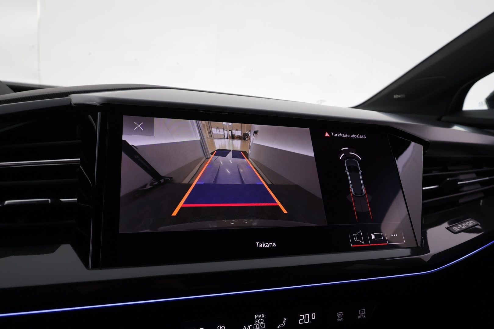 AUDI Q4 e-tron 2022