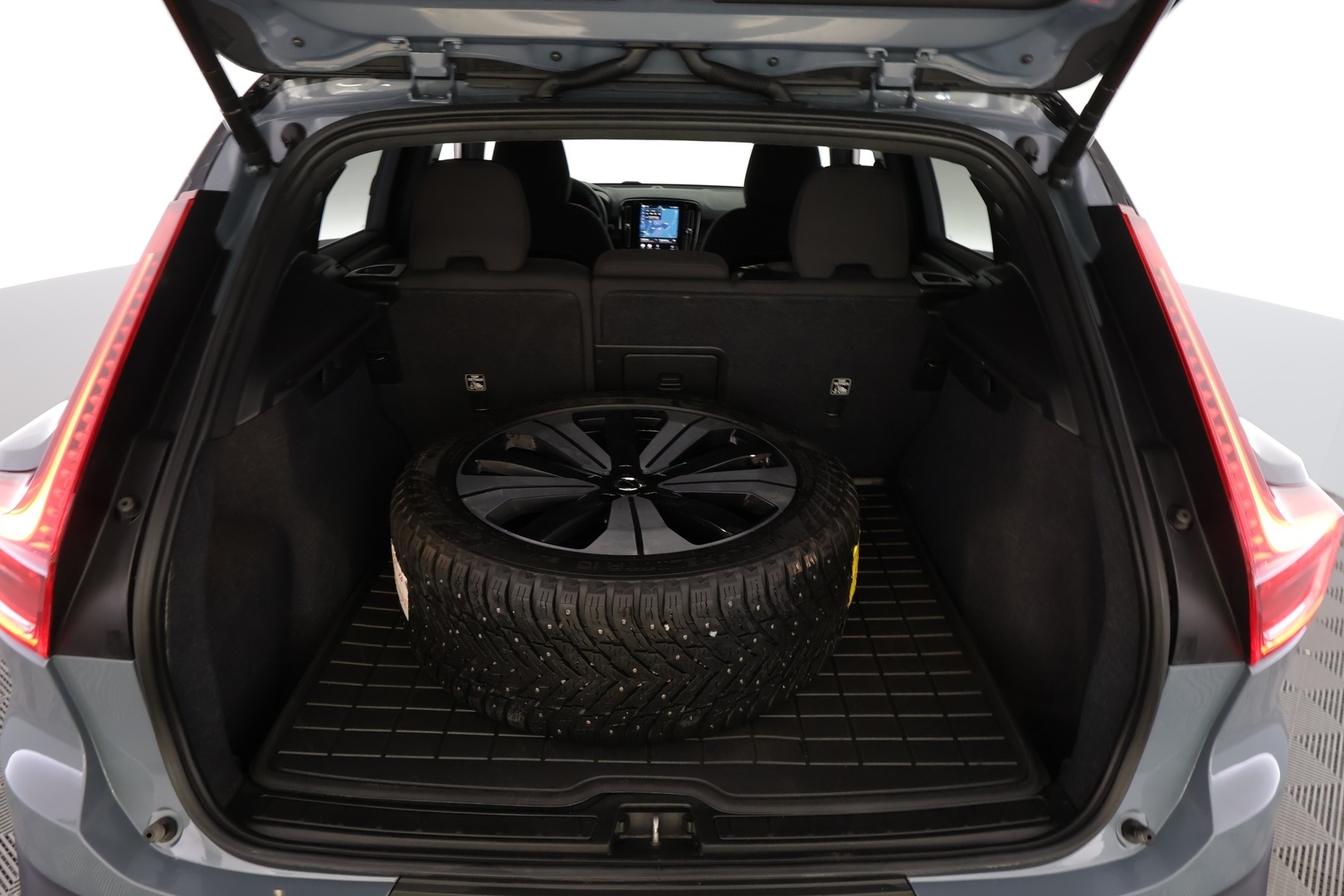 VOLVO XC40 2023