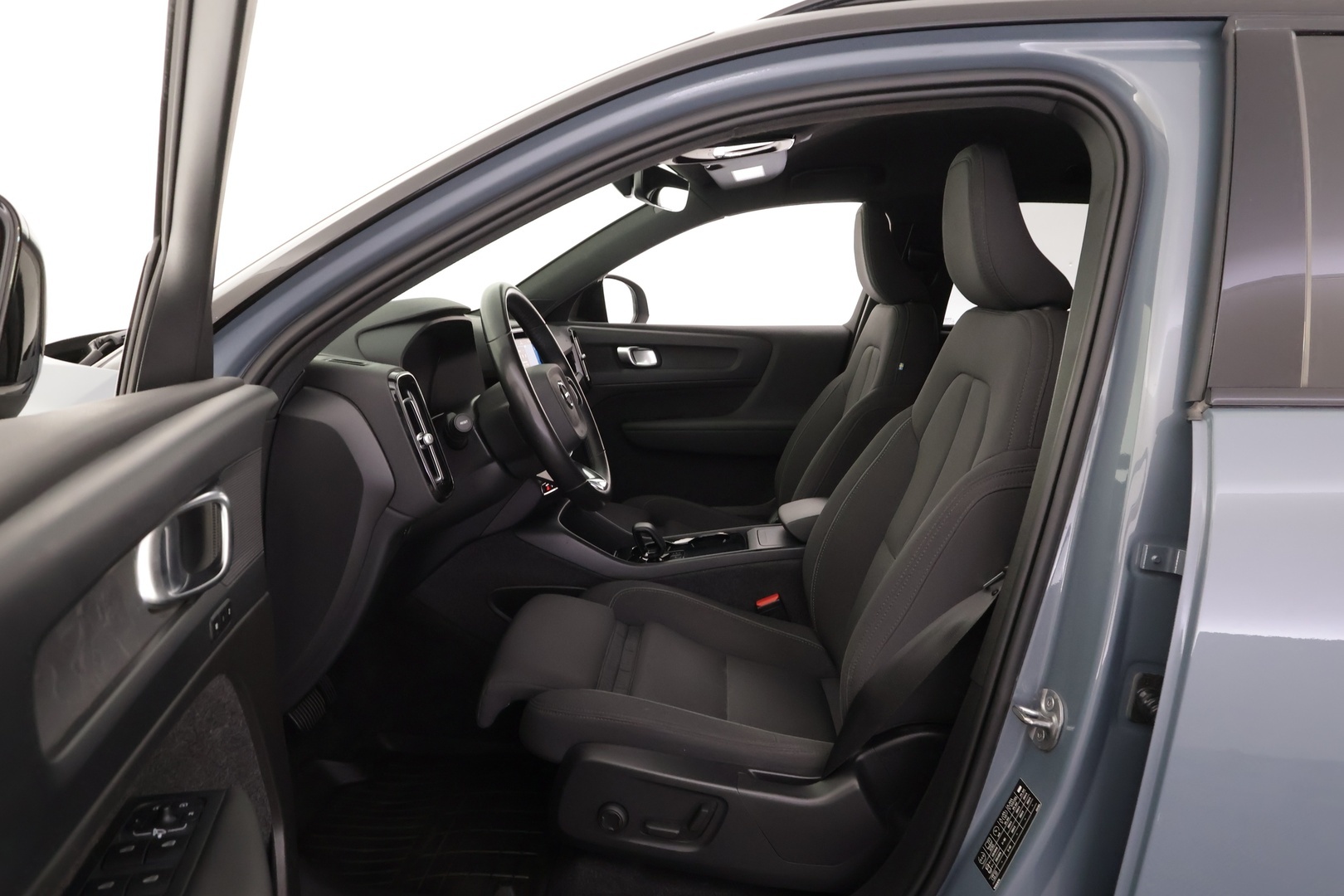 VOLVO XC40 2023