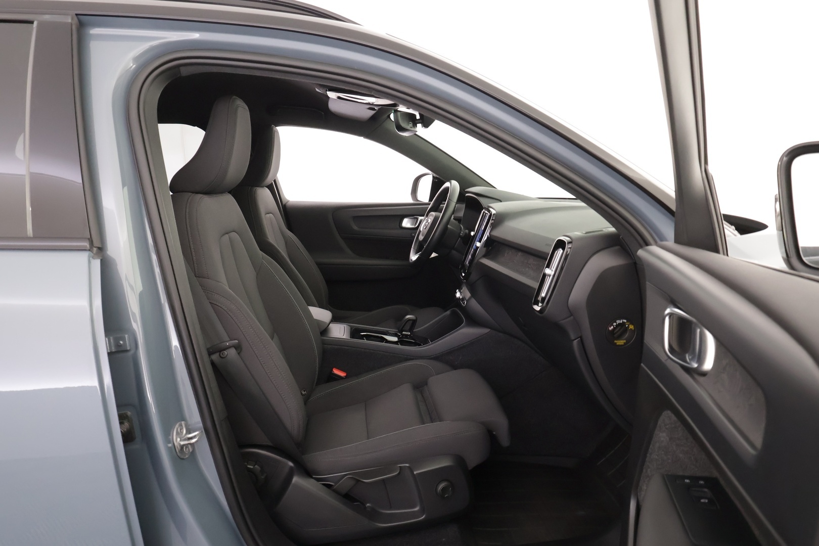 VOLVO XC40 2023