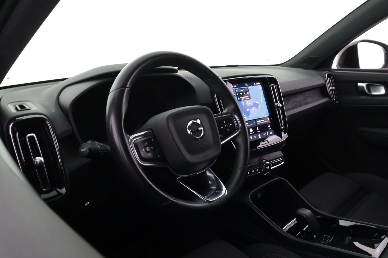 VOLVO XC40 2023
