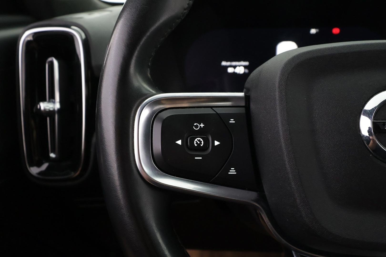 VOLVO XC40 2023