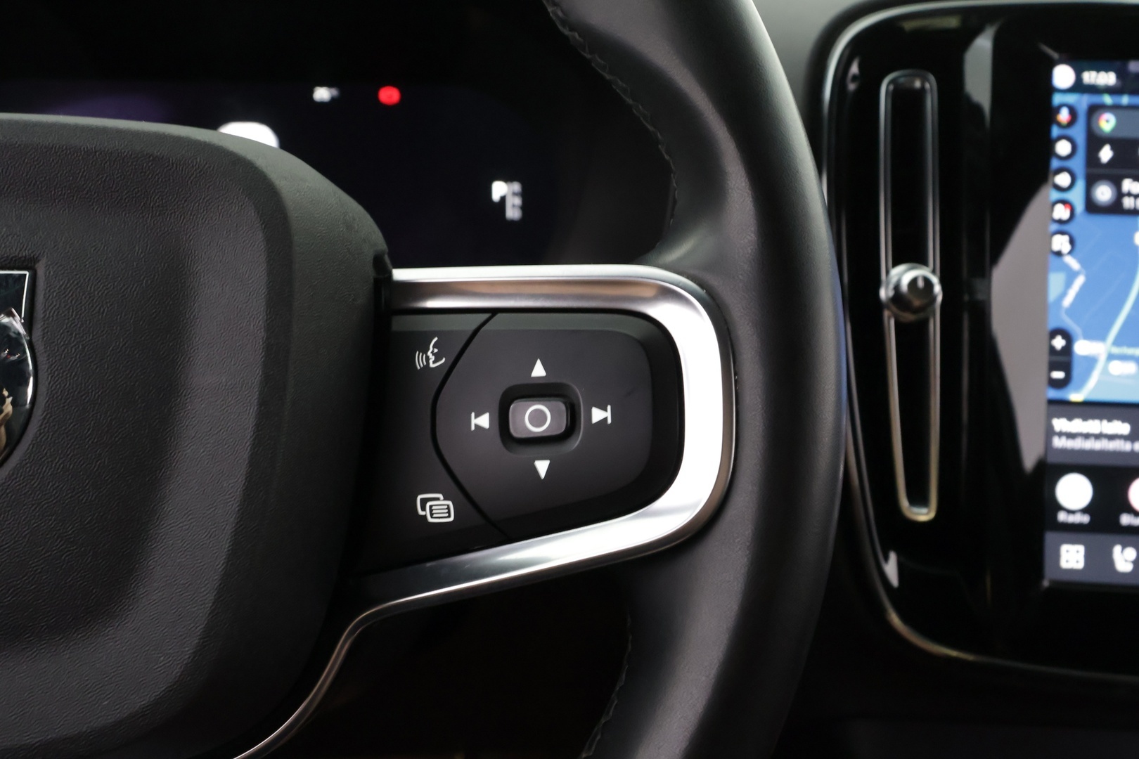 VOLVO XC40 2023