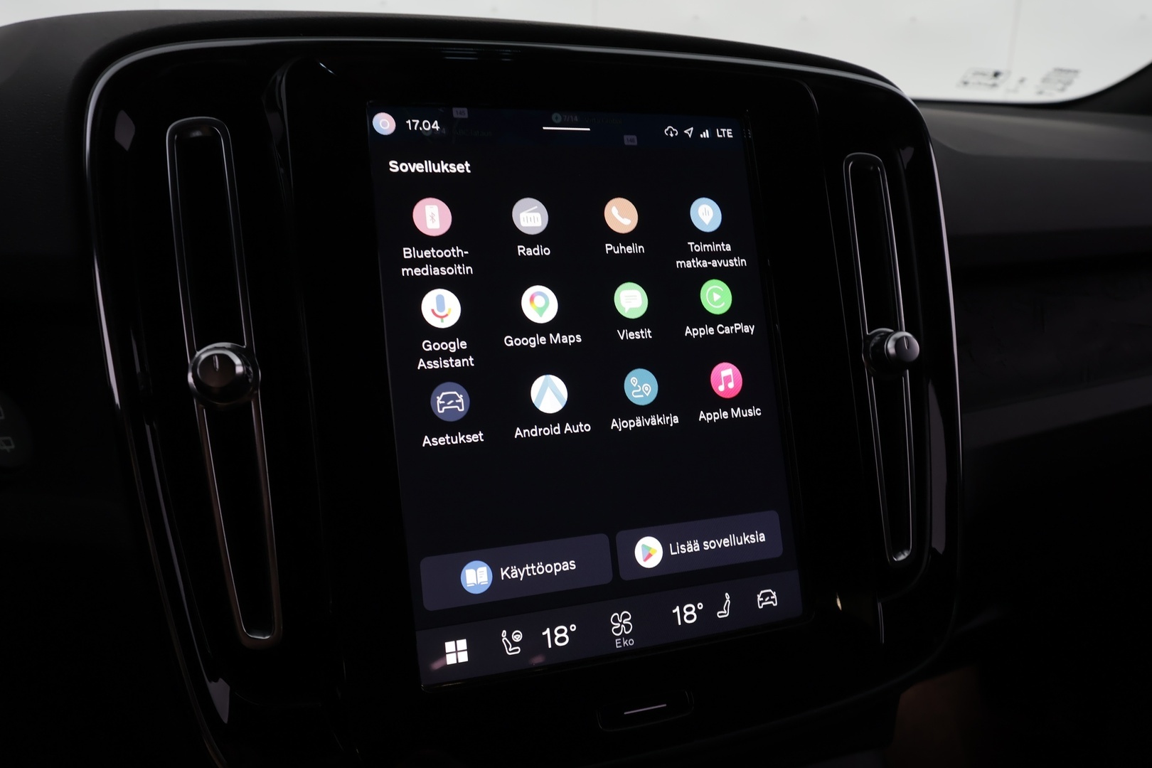 VOLVO XC40 2023