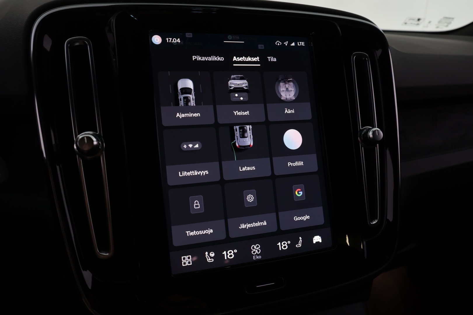 VOLVO XC40 2023
