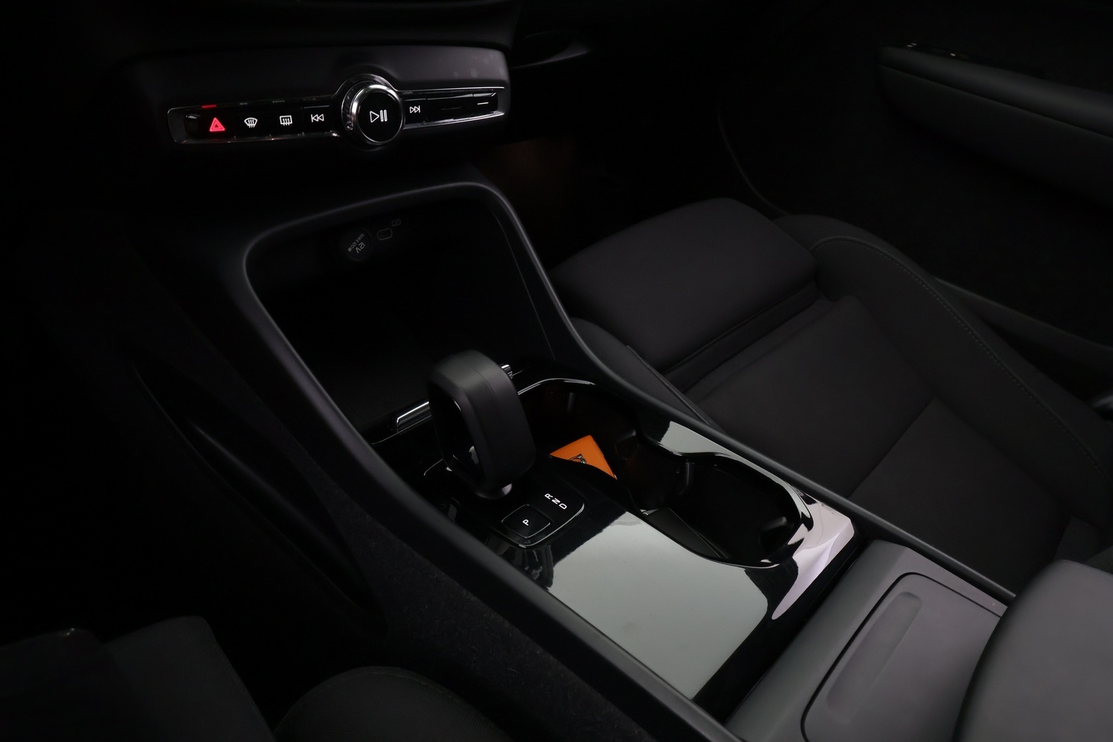 VOLVO XC40 2023