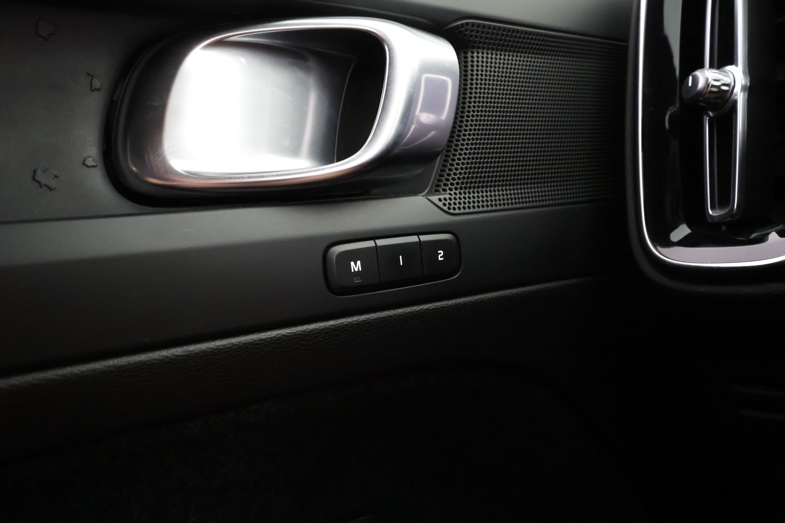 VOLVO XC40 2023