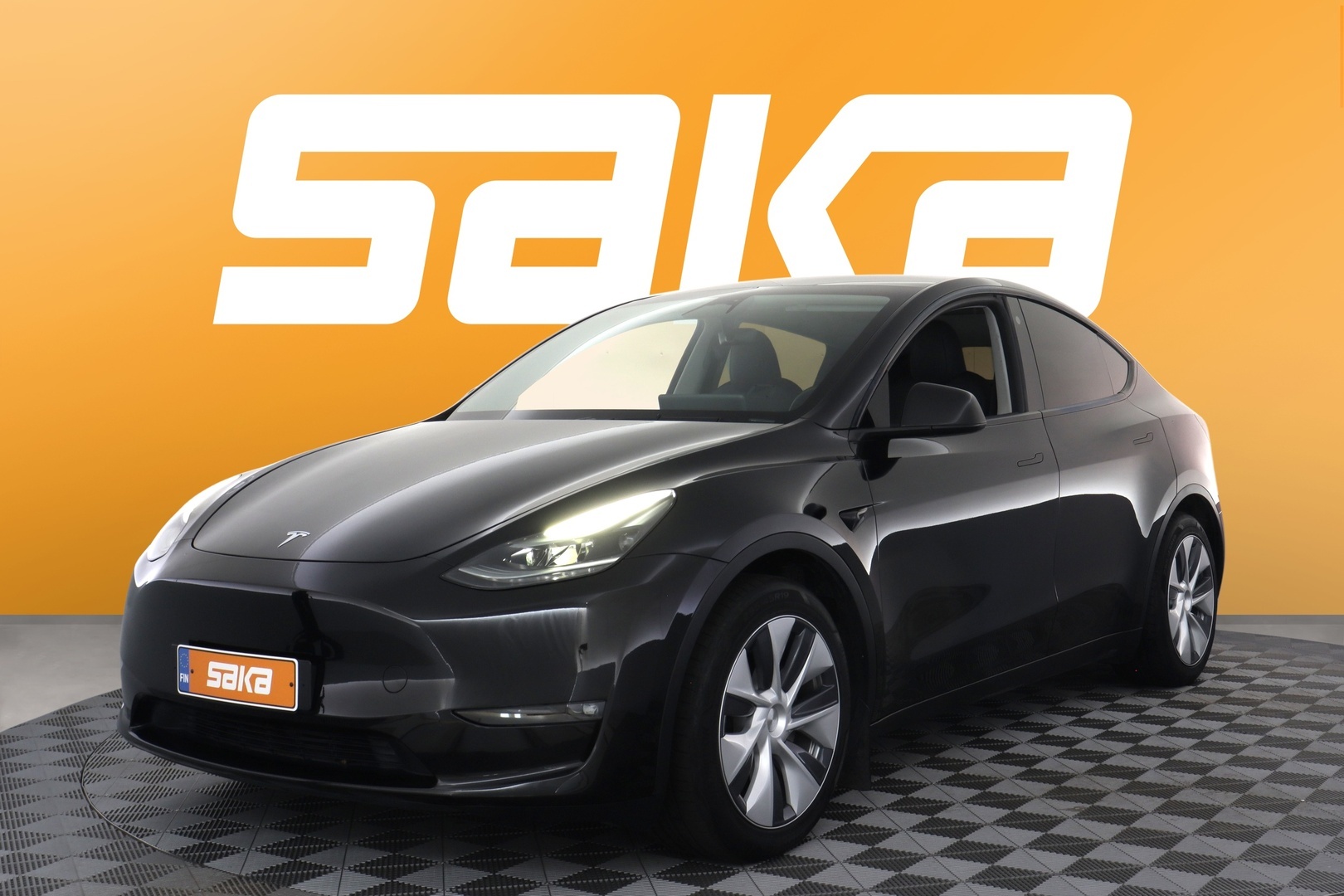 TESLA Model Y 2024
