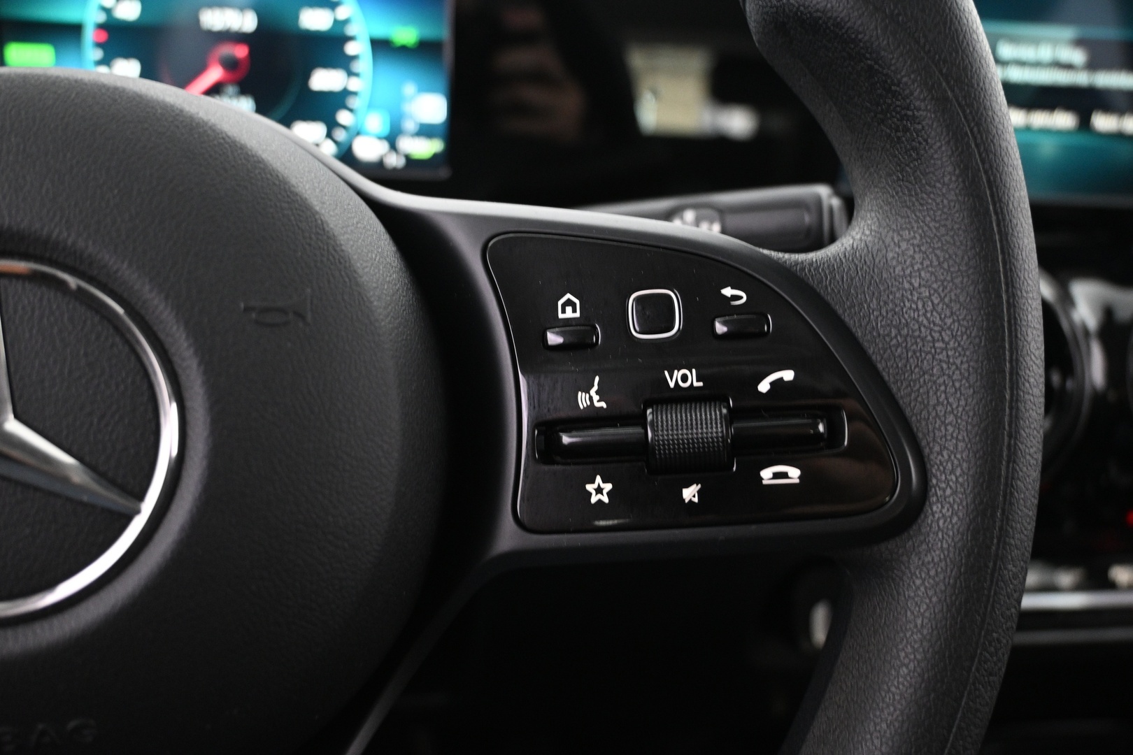 MERCEDES-BENZ B 2023