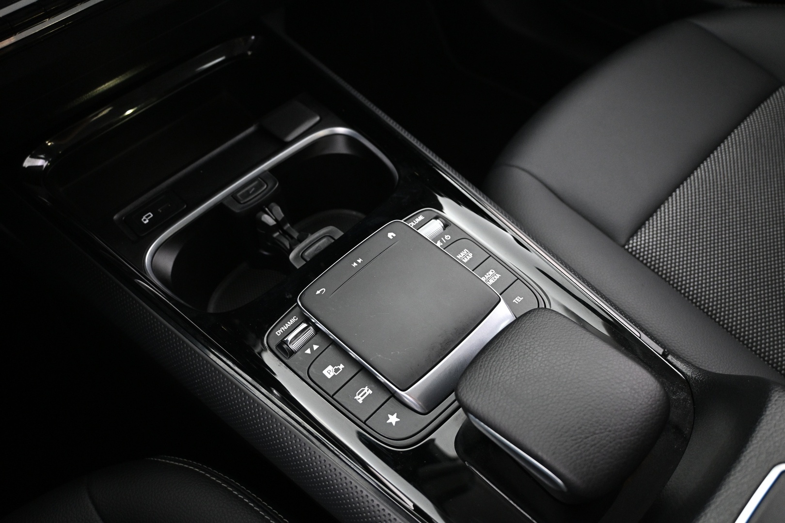 MERCEDES-BENZ B 2023