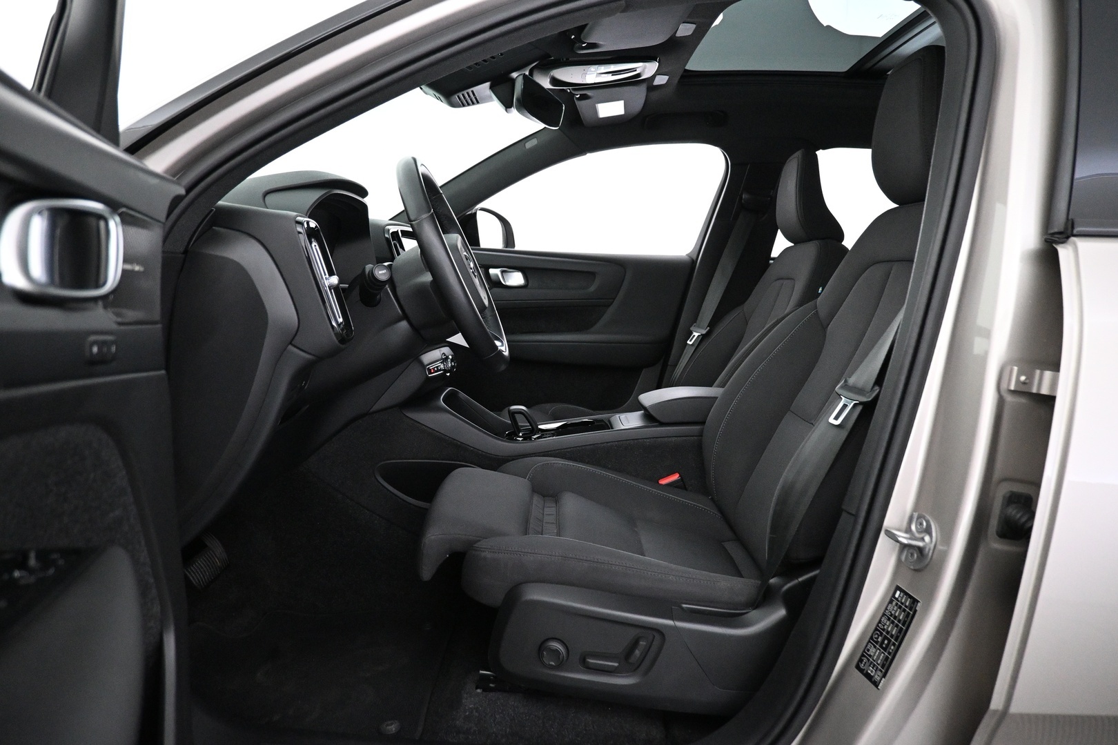 VOLVO XC40 2023