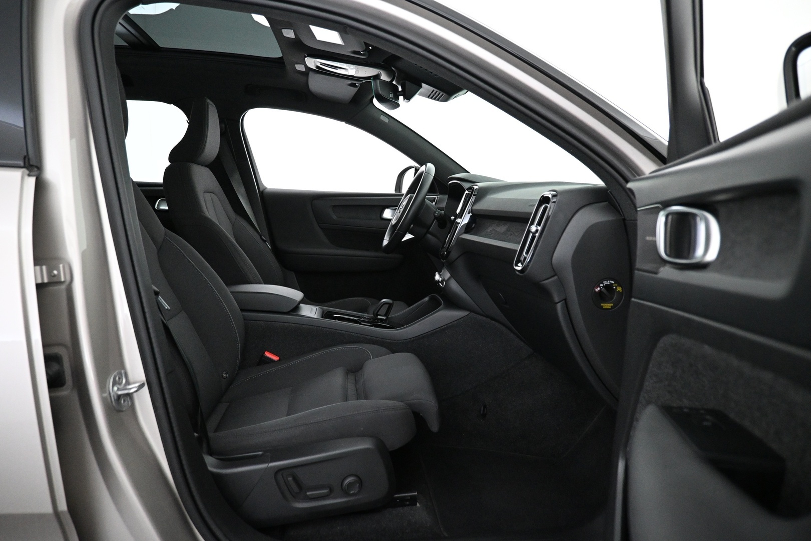 VOLVO XC40 2023