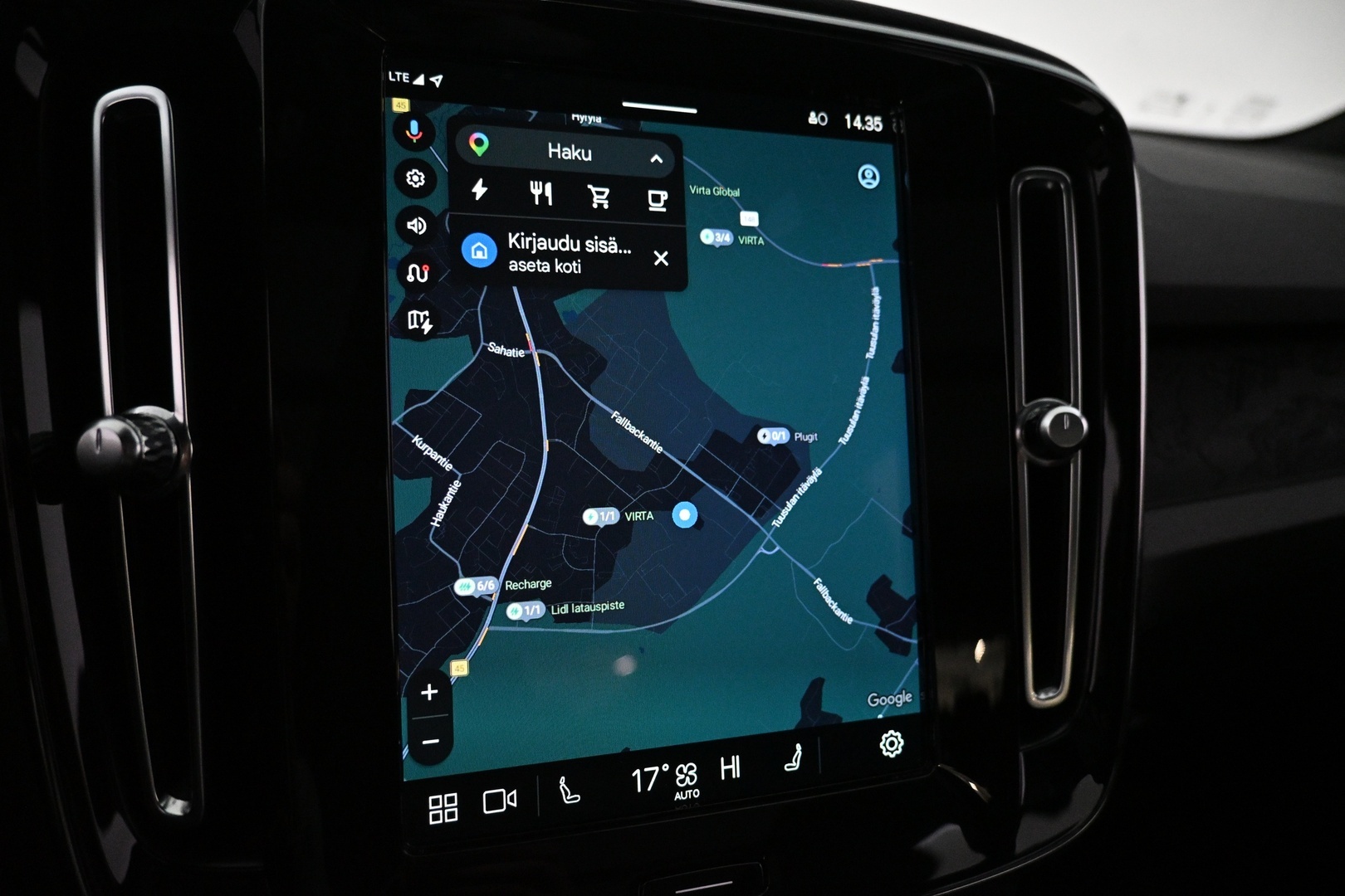 VOLVO XC40 2023