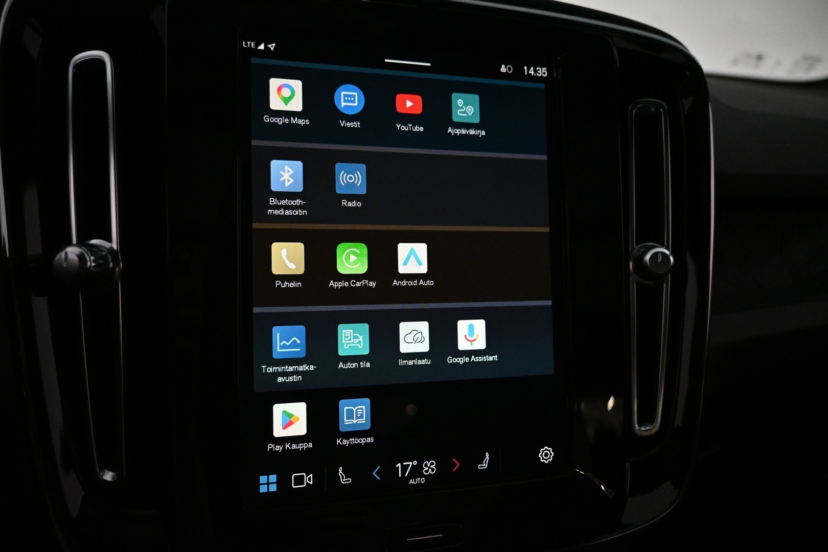 VOLVO XC40 2023
