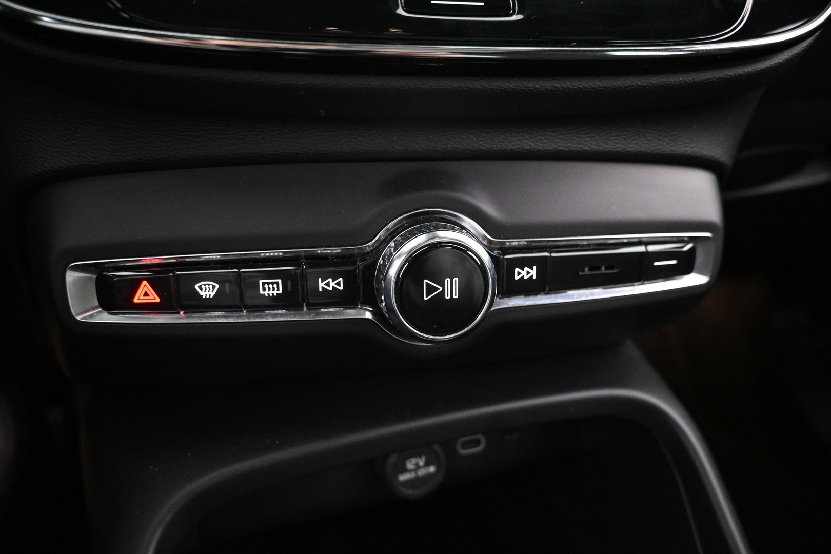 VOLVO XC40 2023