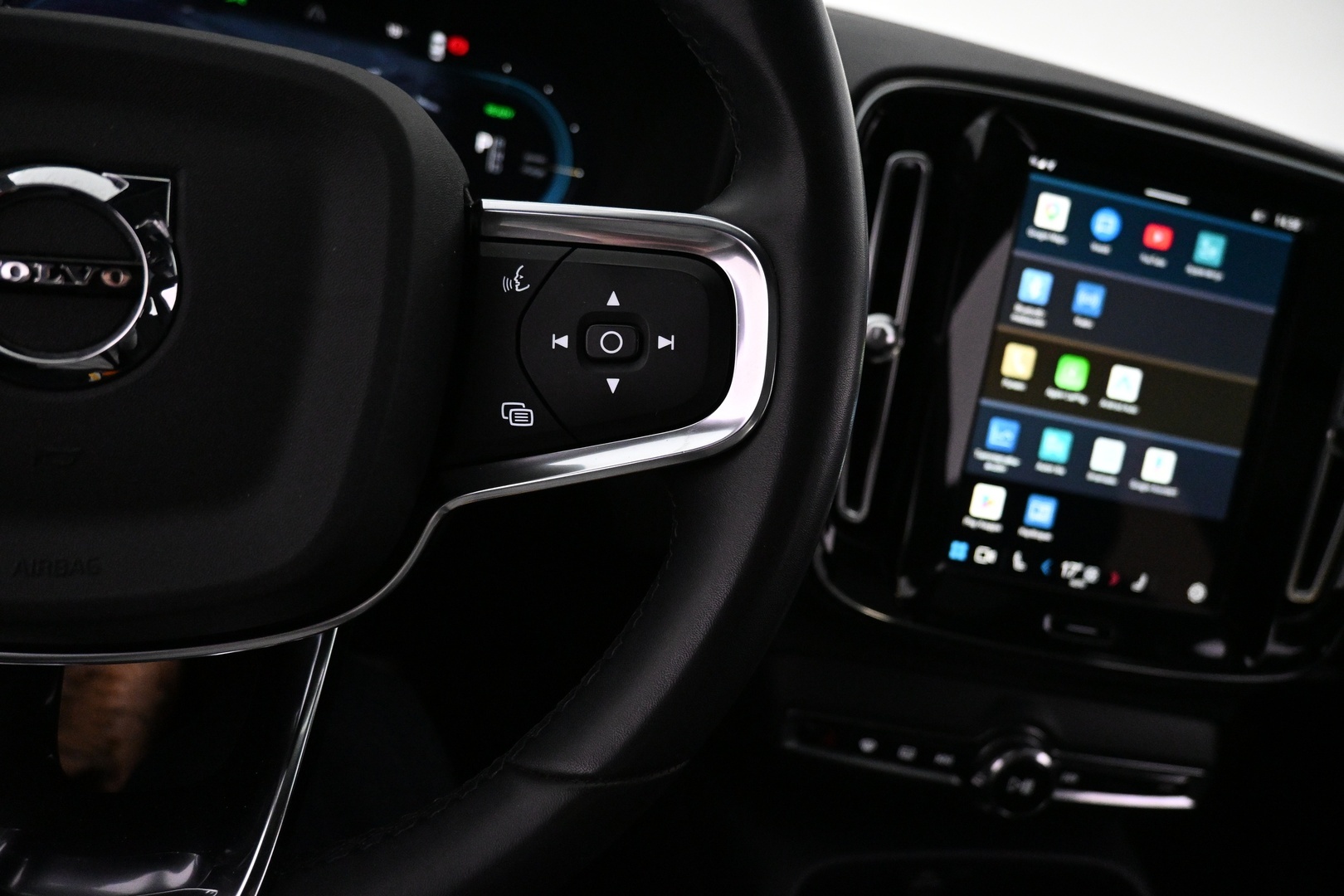 VOLVO XC40 2023