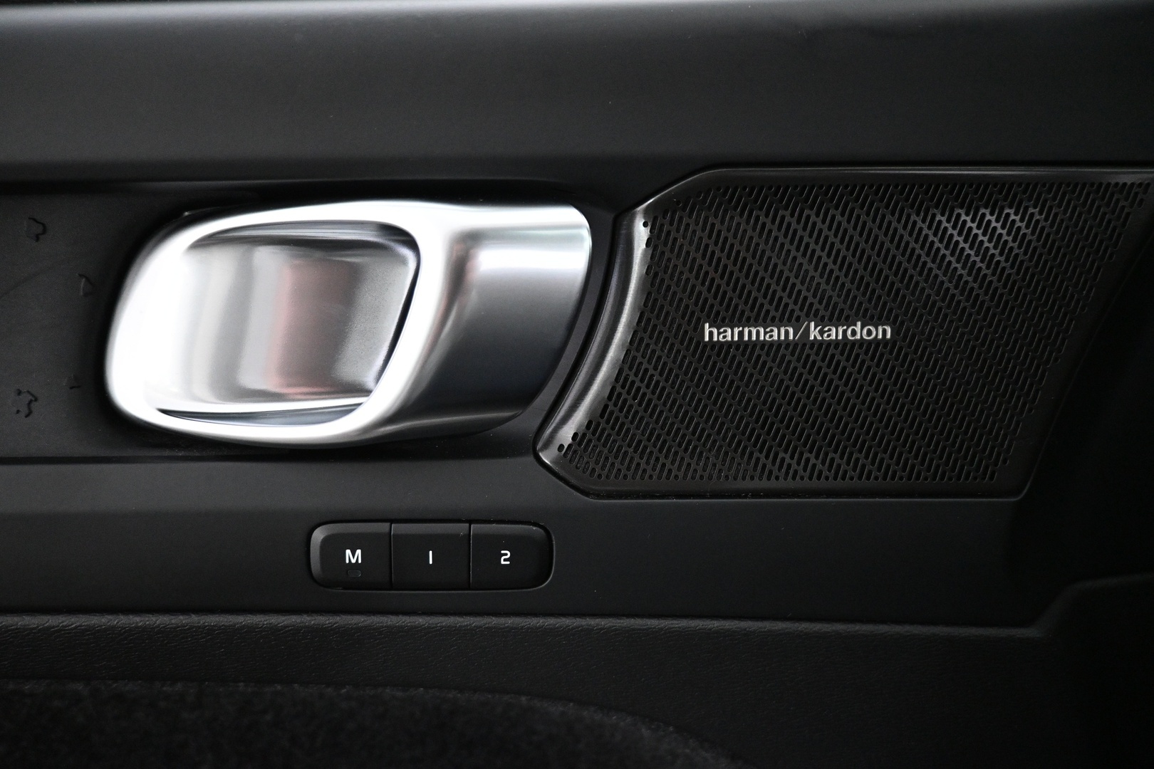VOLVO XC40 2023