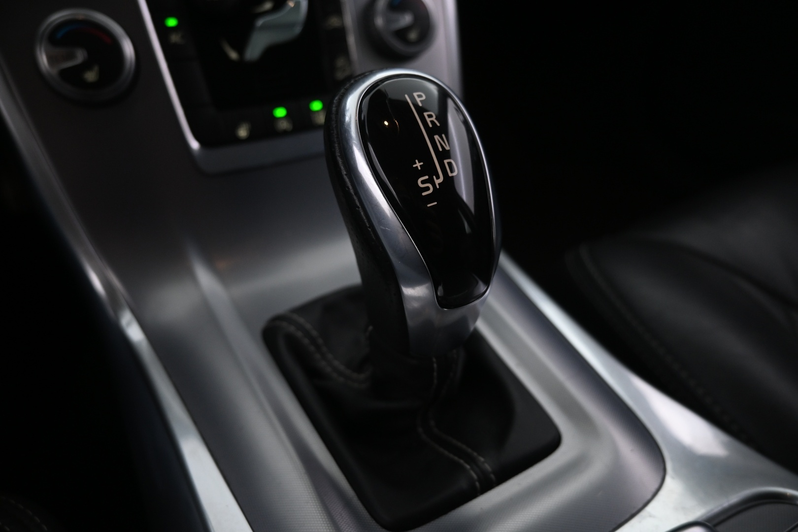 VOLVO XC70 2016