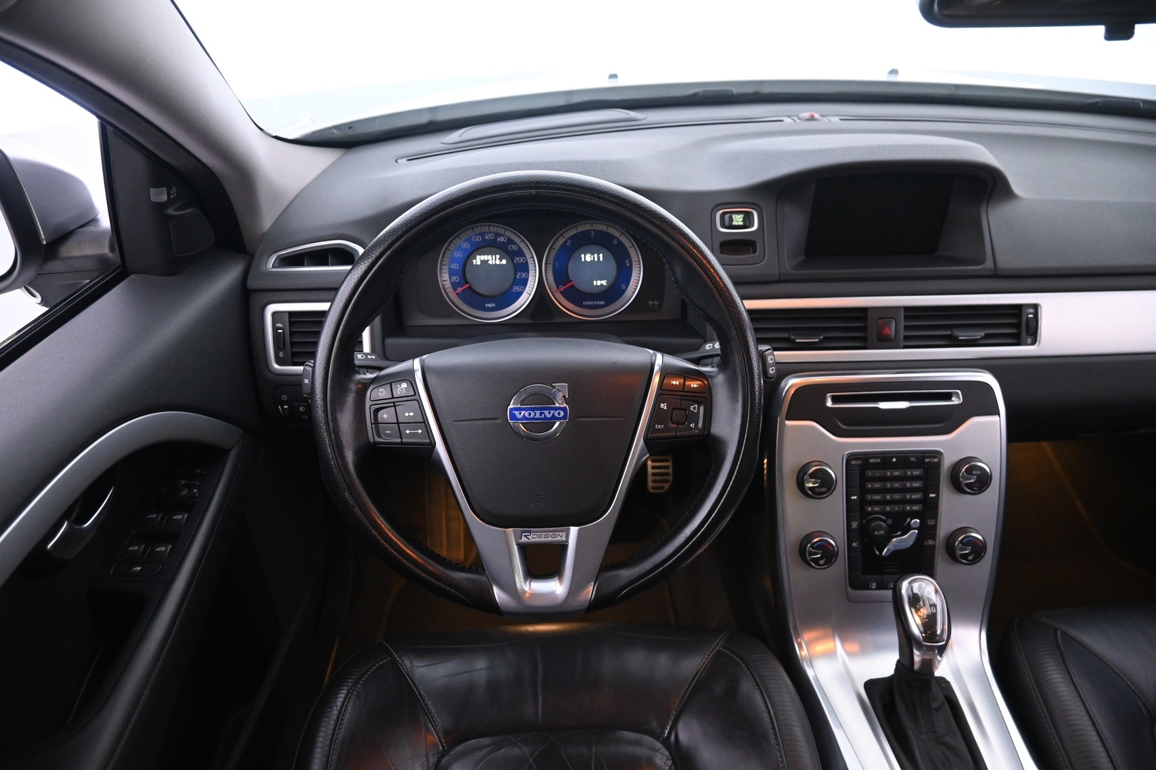 VOLVO V70 2012
