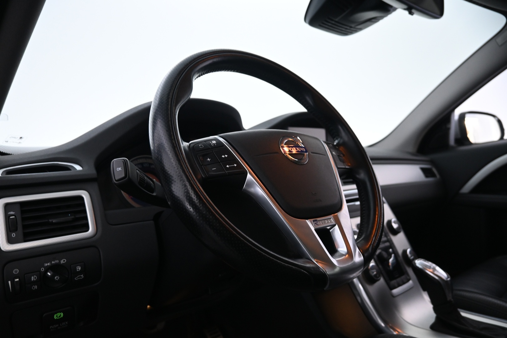 VOLVO V70 2012