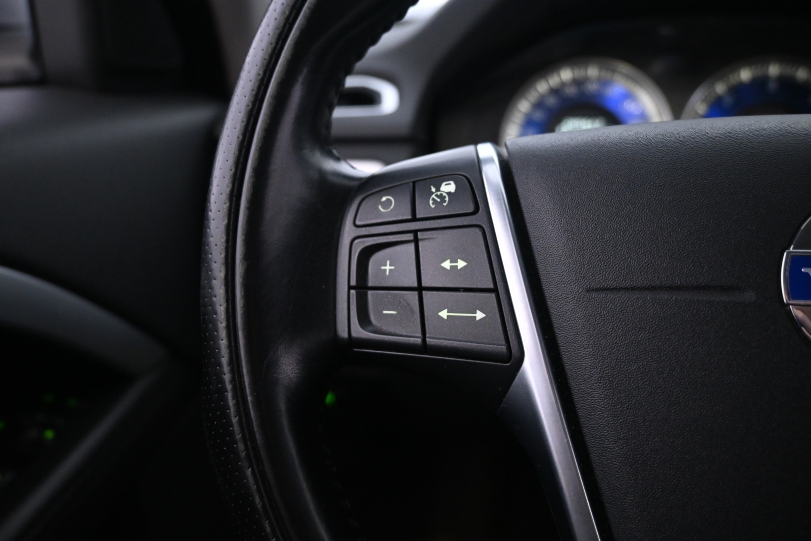VOLVO V70 2012