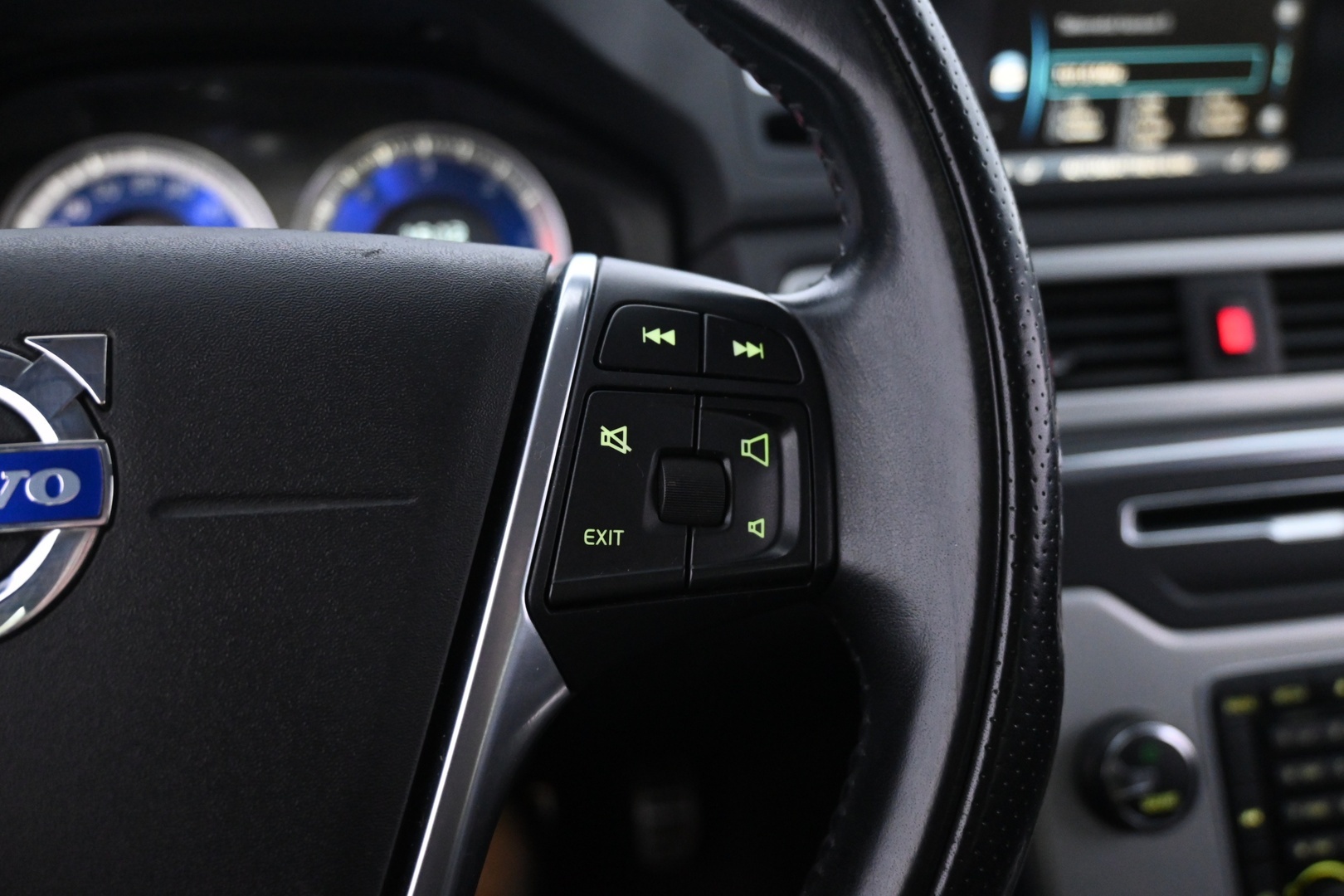 VOLVO V70 2012