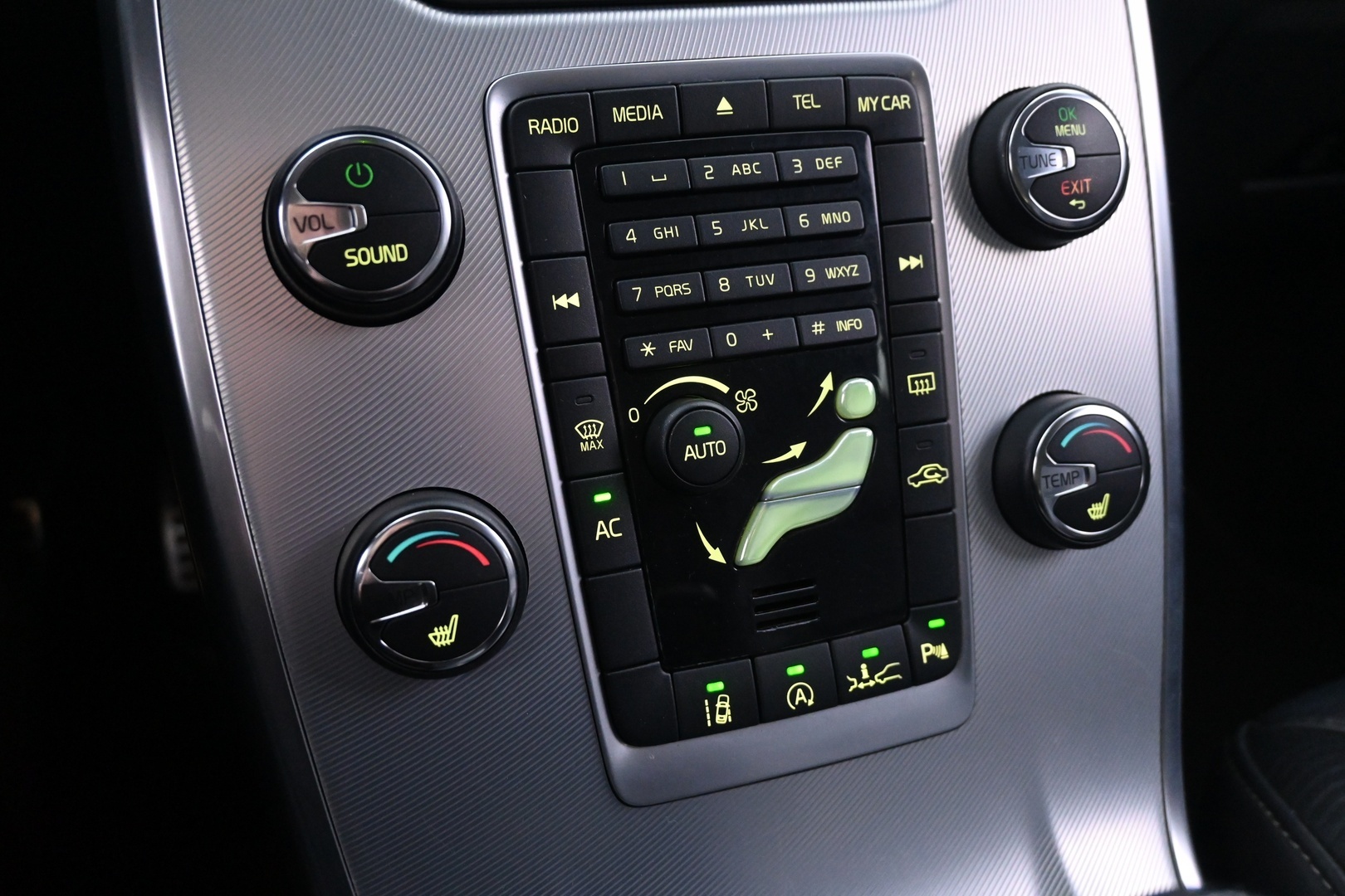 VOLVO V70 2012