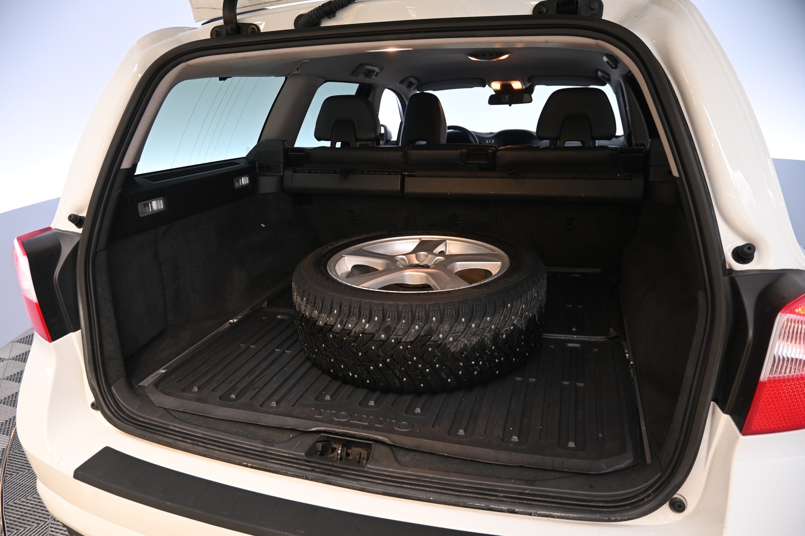 VOLVO V70 2012