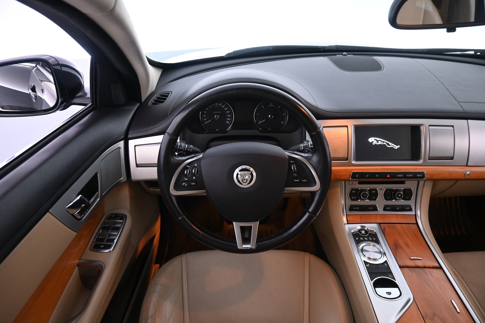 JAGUAR XF 2012