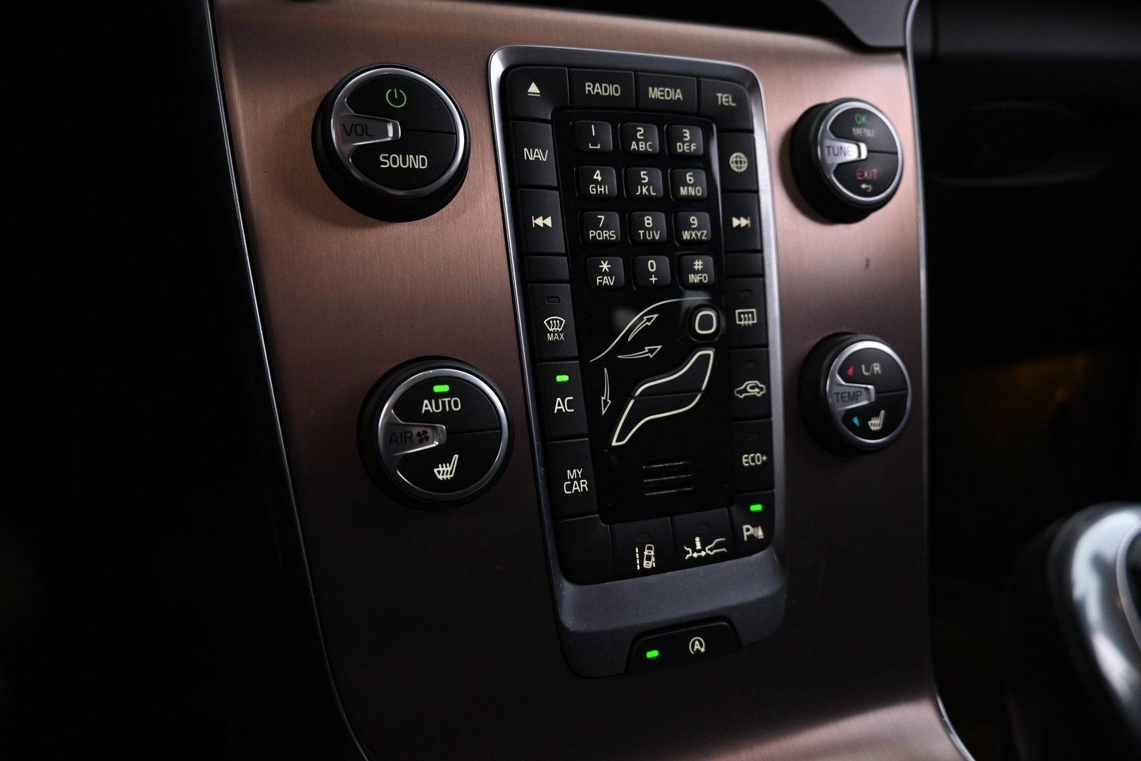 VOLVO V40 Cross Country 2016