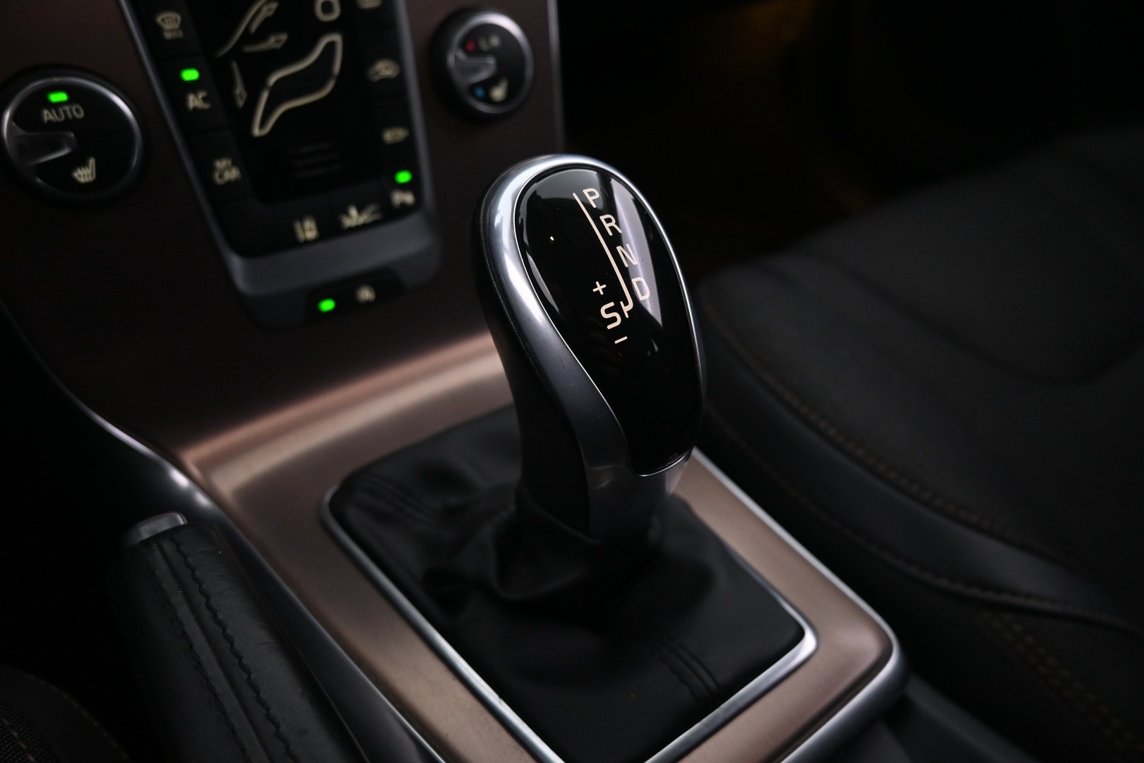 VOLVO V40 Cross Country 2016