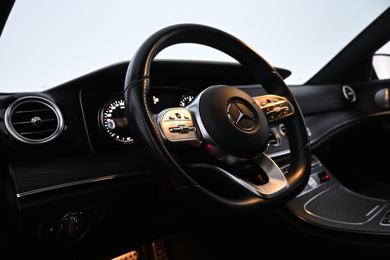 MERCEDES-BENZ E 2019