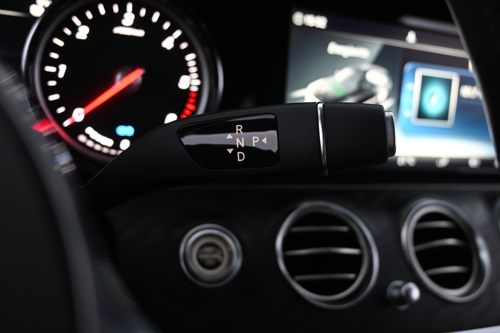 MERCEDES-BENZ E 2019
