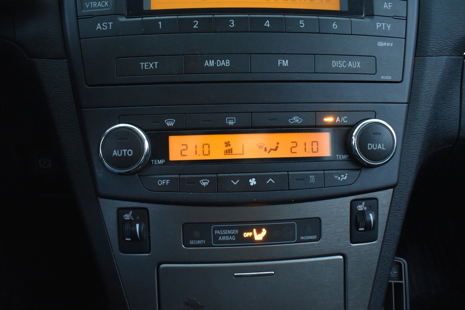 TOYOTA Avensis 2009