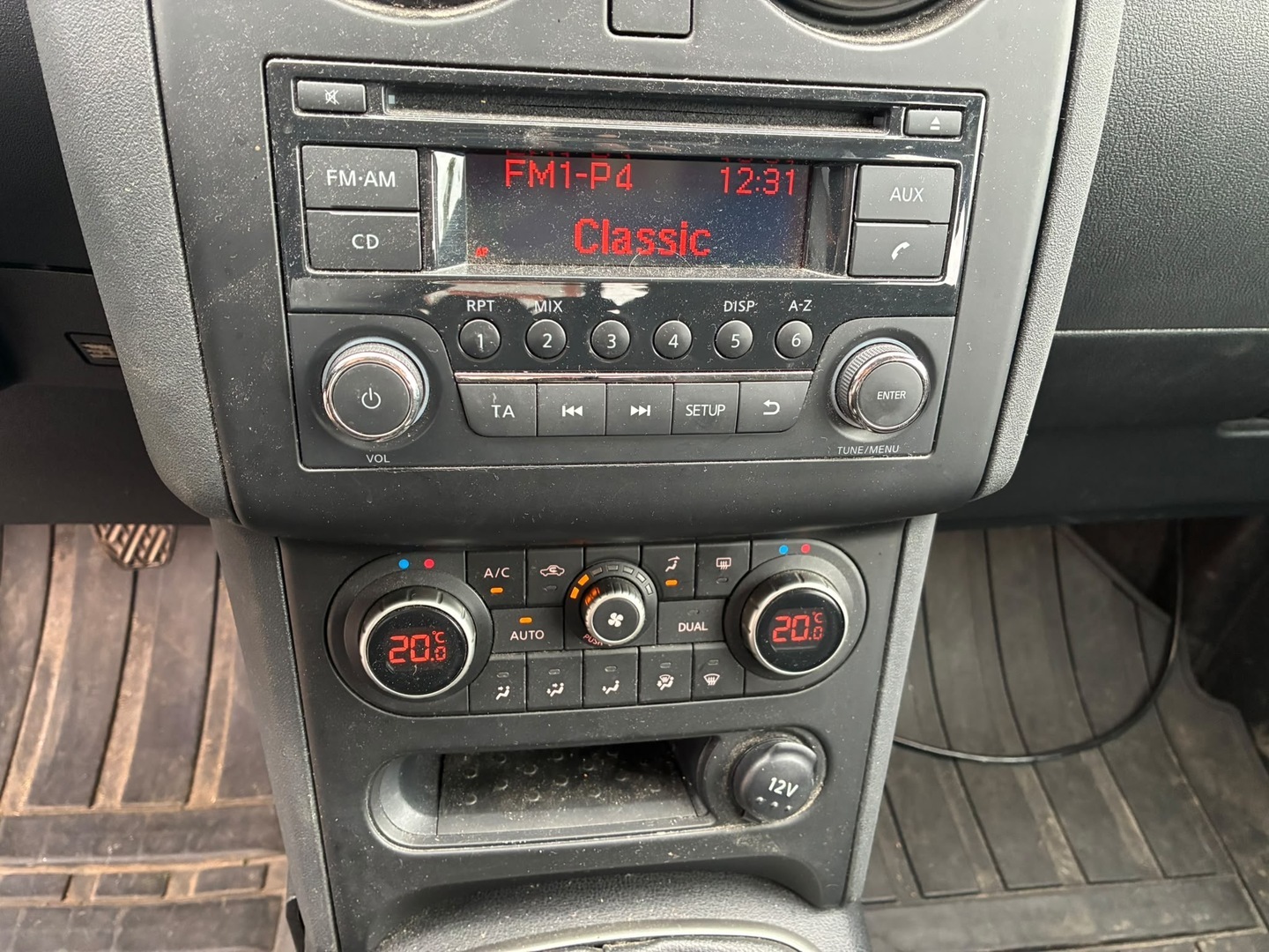 NISSAN Qashqai 2012