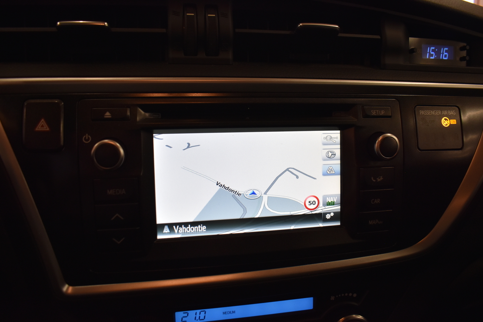 TOYOTA Auris 2015