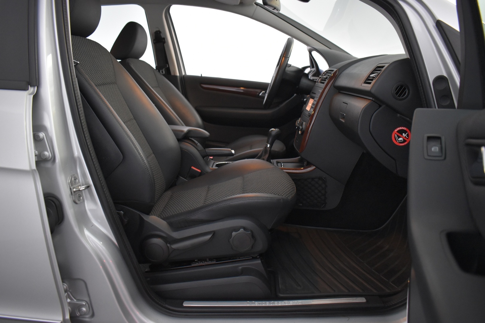 MERCEDES-BENZ A 2012