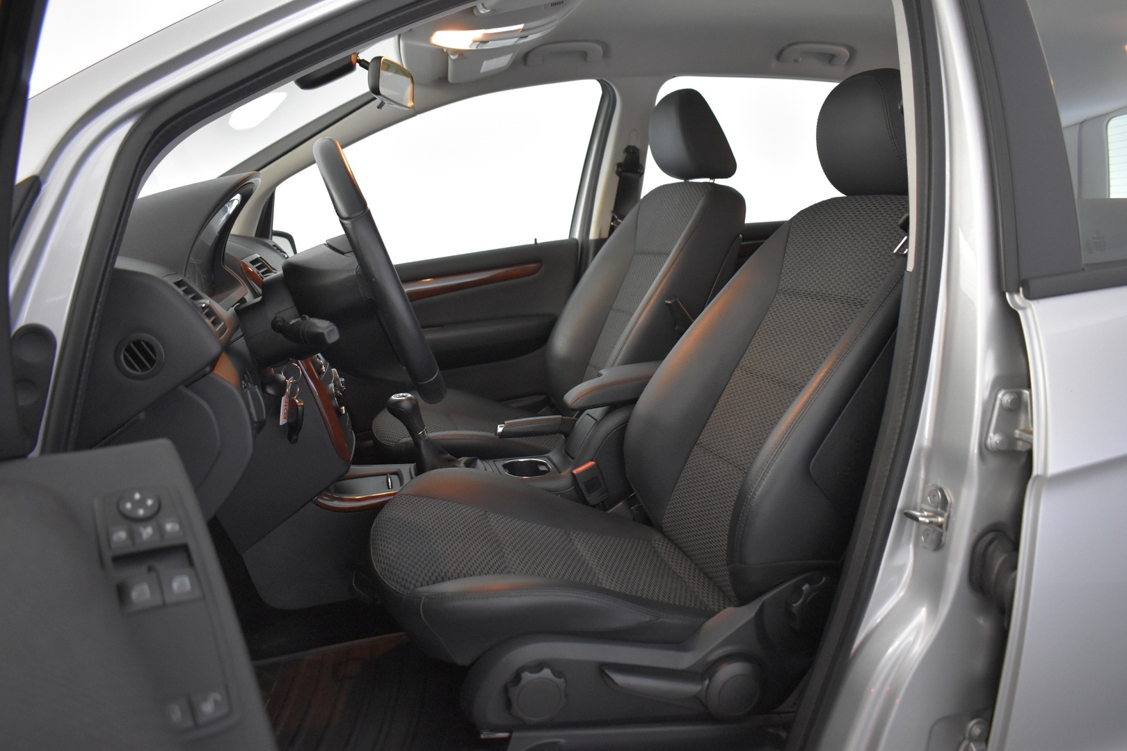 MERCEDES-BENZ A 2012