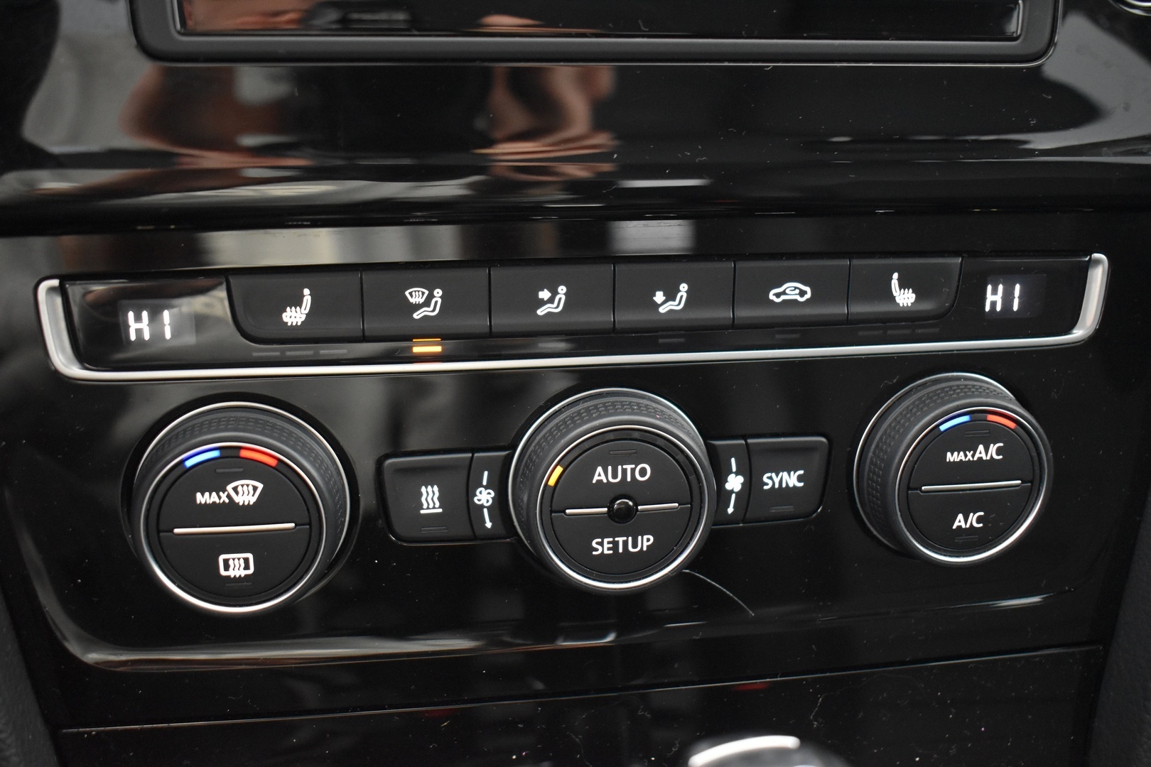 VOLKSWAGEN Golf 2014