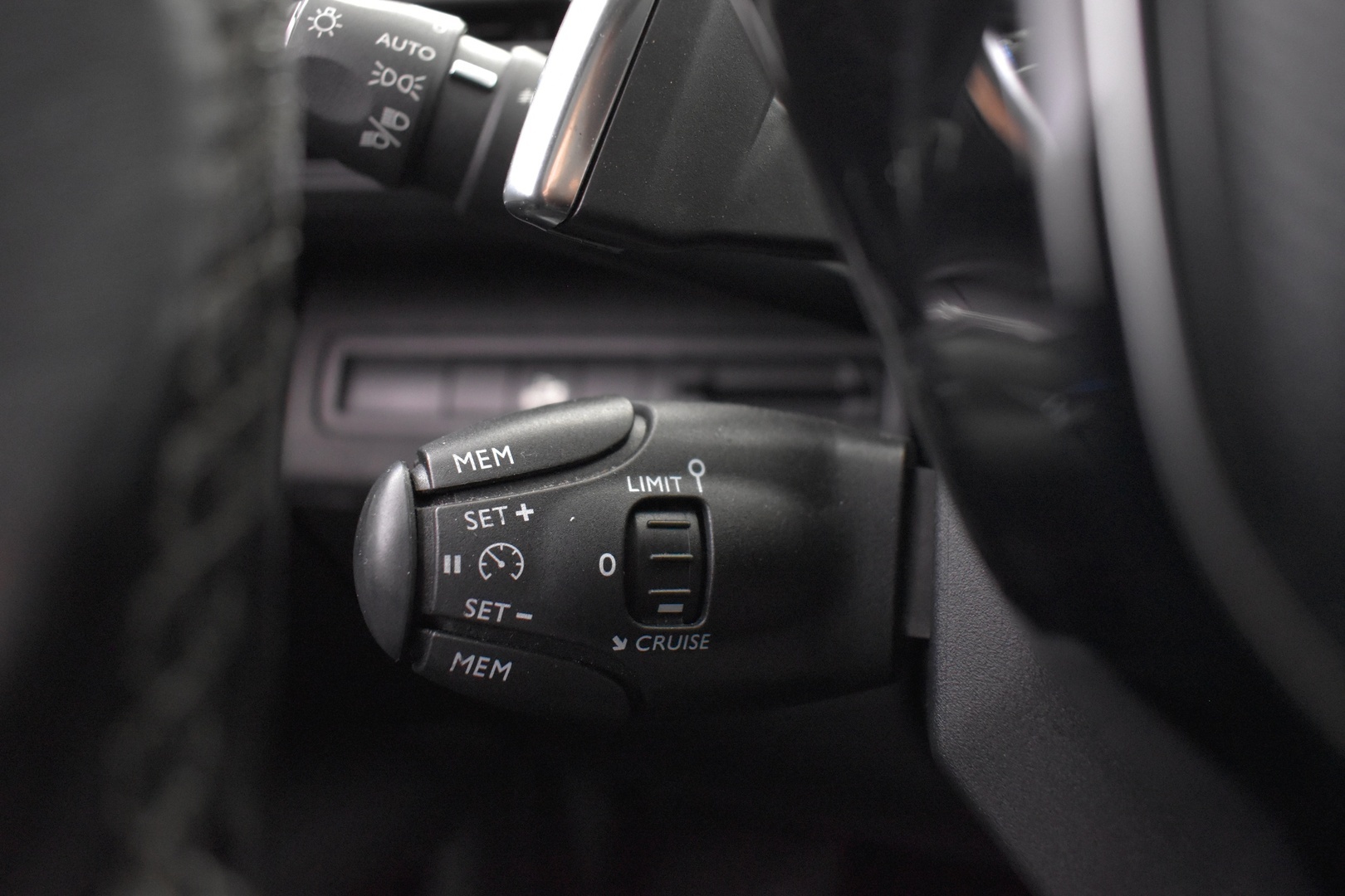 PEUGEOT 5008 2019